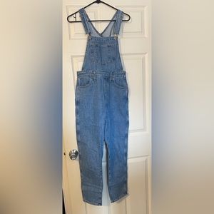 Levi's Mom Jean Overalls | Size 27